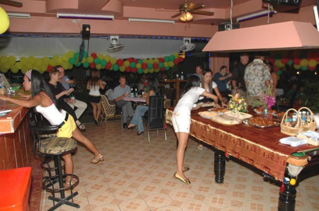 Billabong Hotel Pattaya Extérieur photo